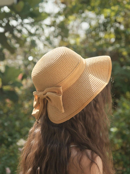 Raffia hat with bow and petal shape