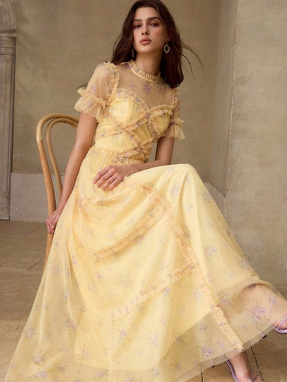 Long courtesan dress with lace and puffed sleeves