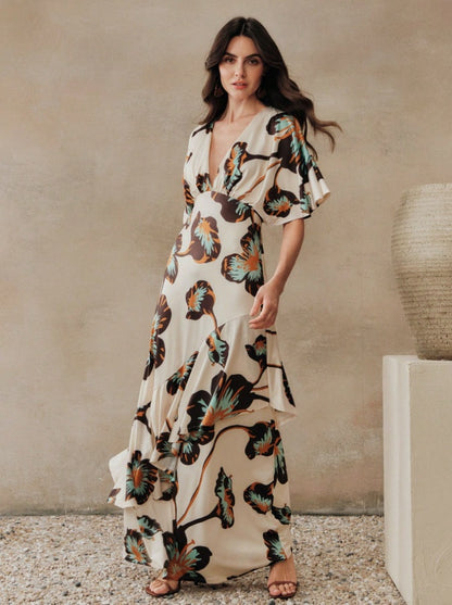 Long dress with loose sleeves exotic expression