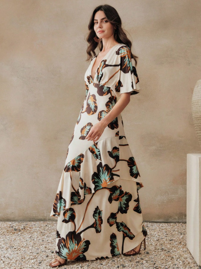 Long dress with loose sleeves exotic expression